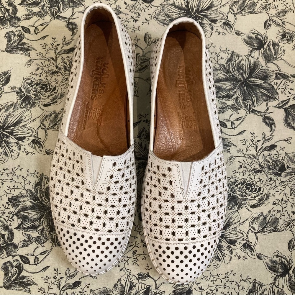 VOLKS WALKERS Sz 42 Sinop Leather Perforated Slip On Flats Loafers Shoes - Picture 3 of 11